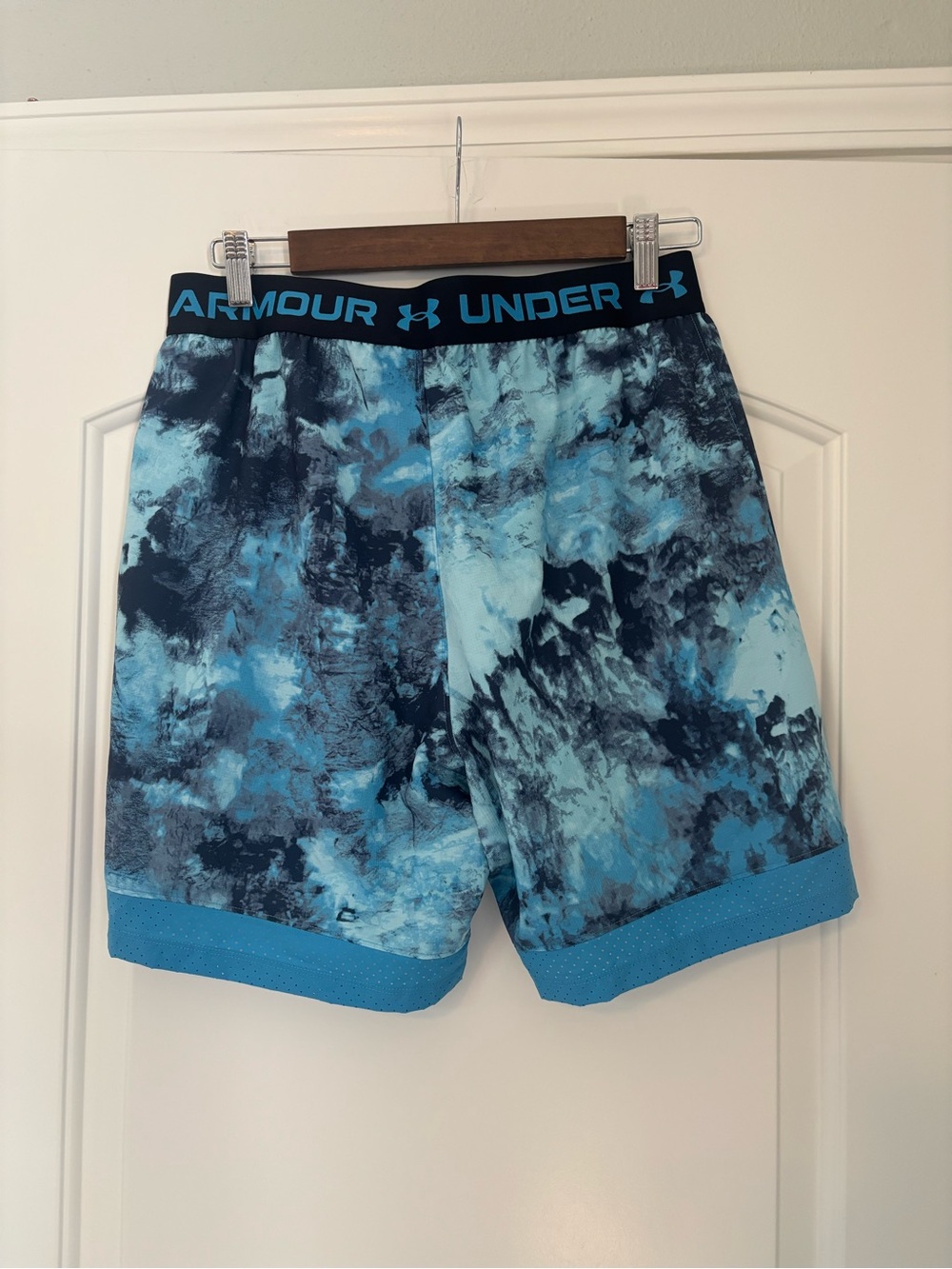 NWT Under Armour Vanish Woven 6" Printed Shorts Blue Tie-Dye - Picture 7 of 12